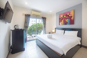 Superior Room with Balcony | Coffres-forts dans les chambres, lits pliants/supplémentaires