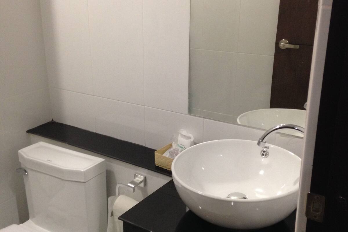 shower, free toiletries, hair dryer, slippers