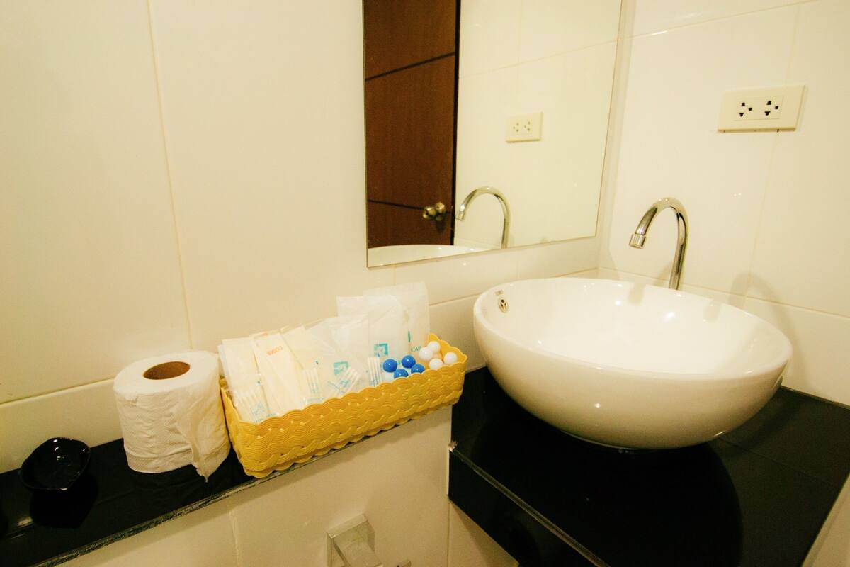 family room | bathroom | shower, free toiletries, hair dryer, slippers