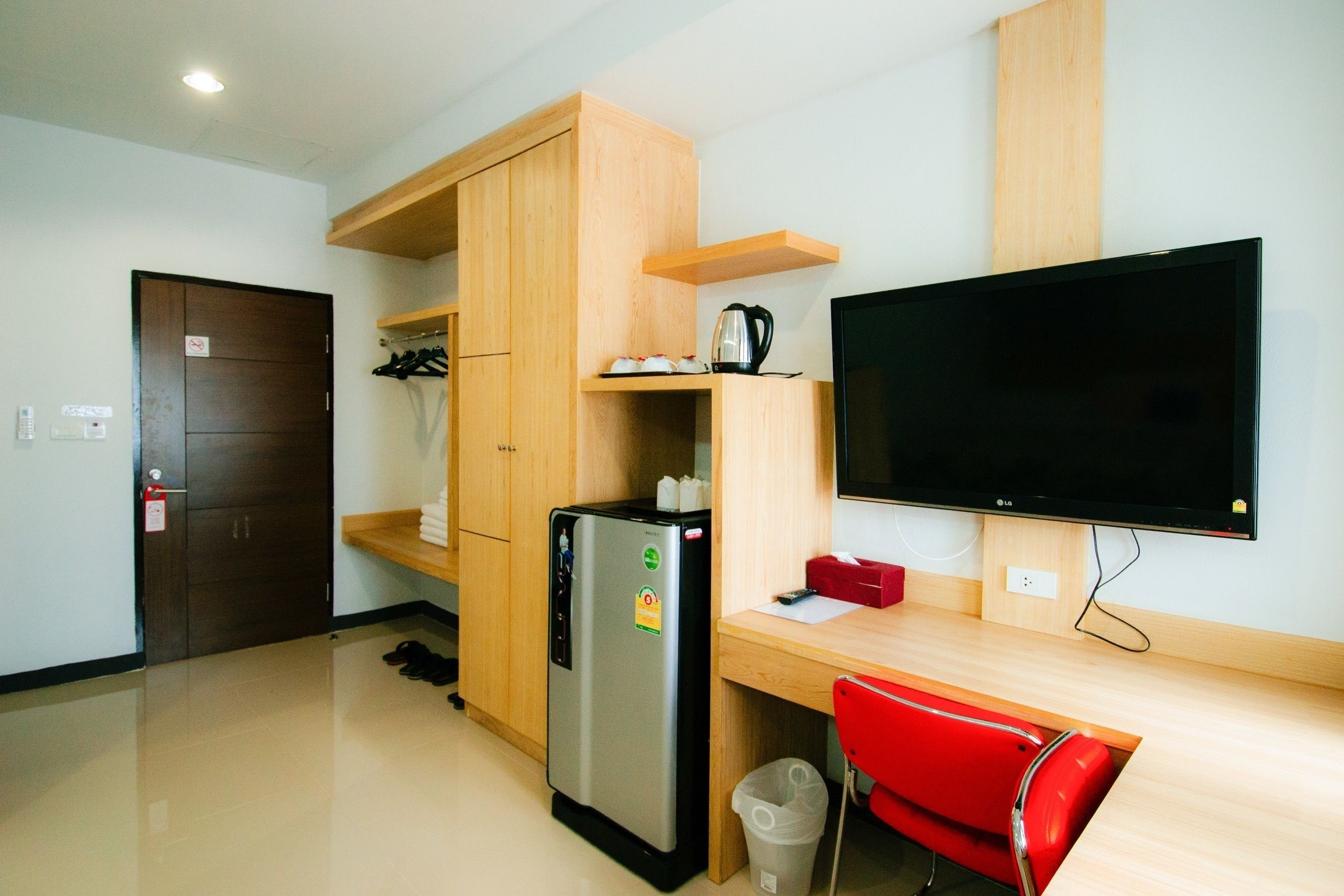 family room | 1 bedroom, minibar, desk, blackout curtains