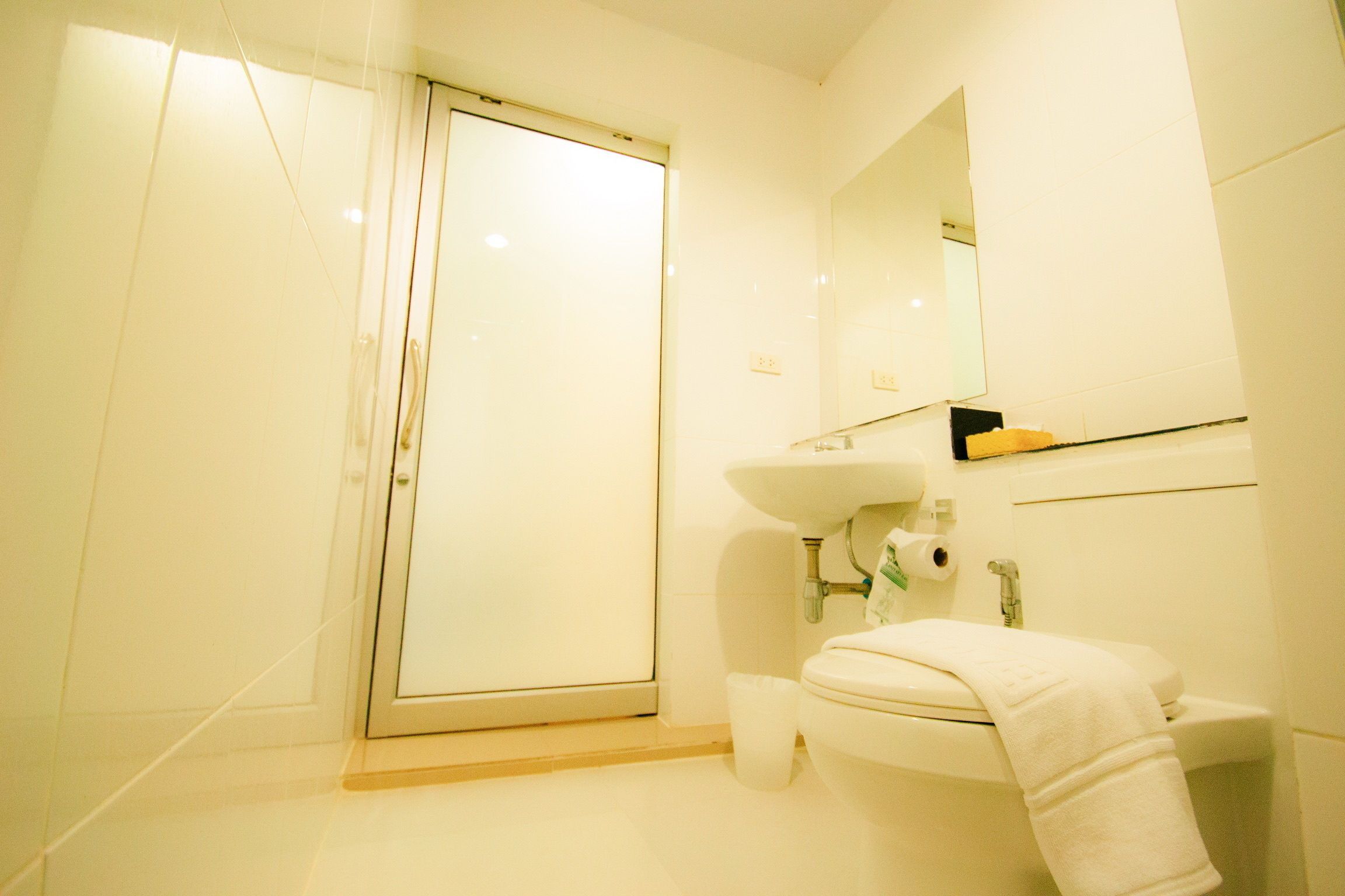 standard double or twin room | bathroom | shower, free toiletries, hair dryer, slippers