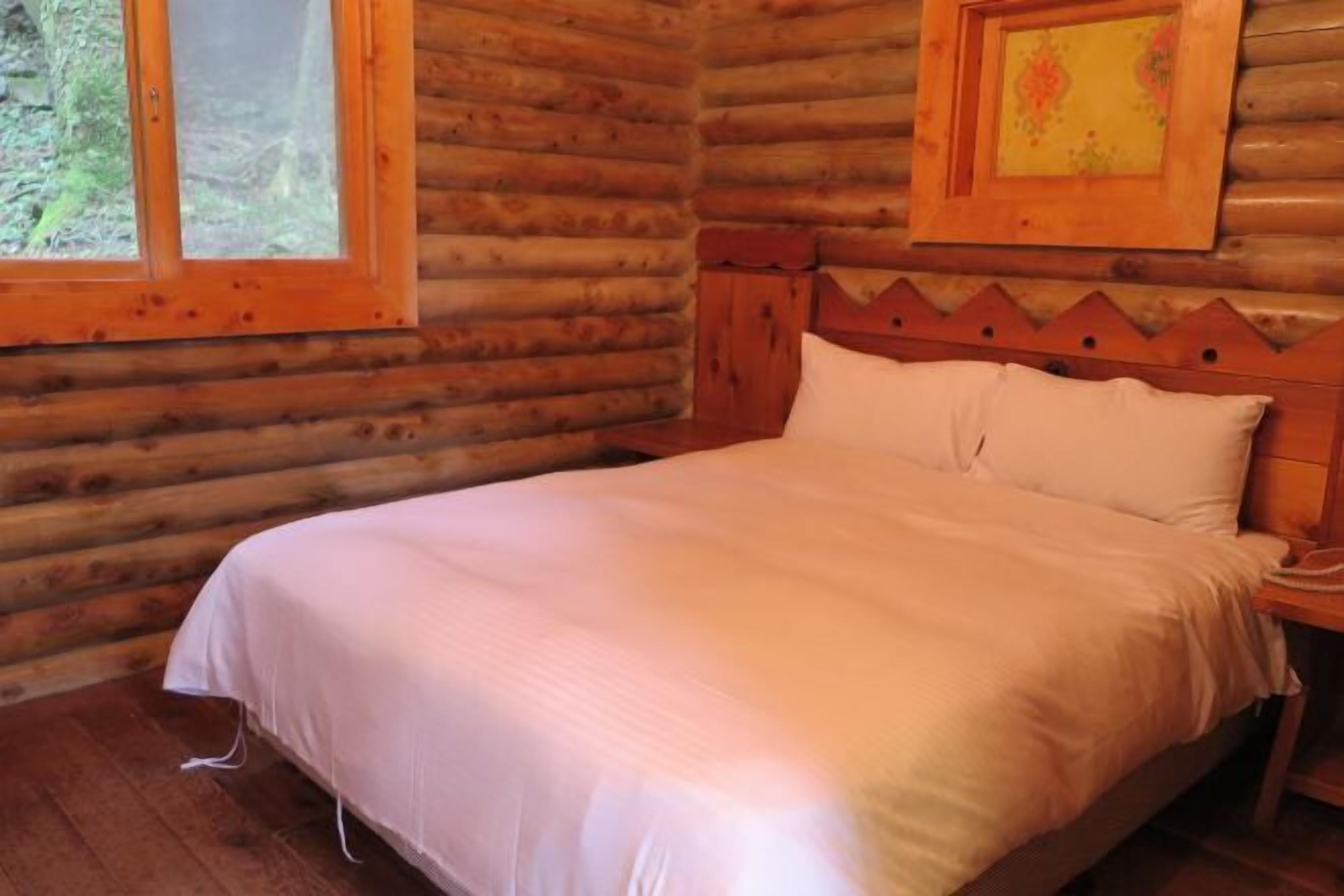 Premium bedding, in-room safe, blackout curtains, bed sheets