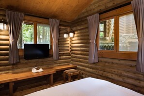Standard Twin Cabin | Premium bedding, in-room safe, blackout drapes, bed sheets