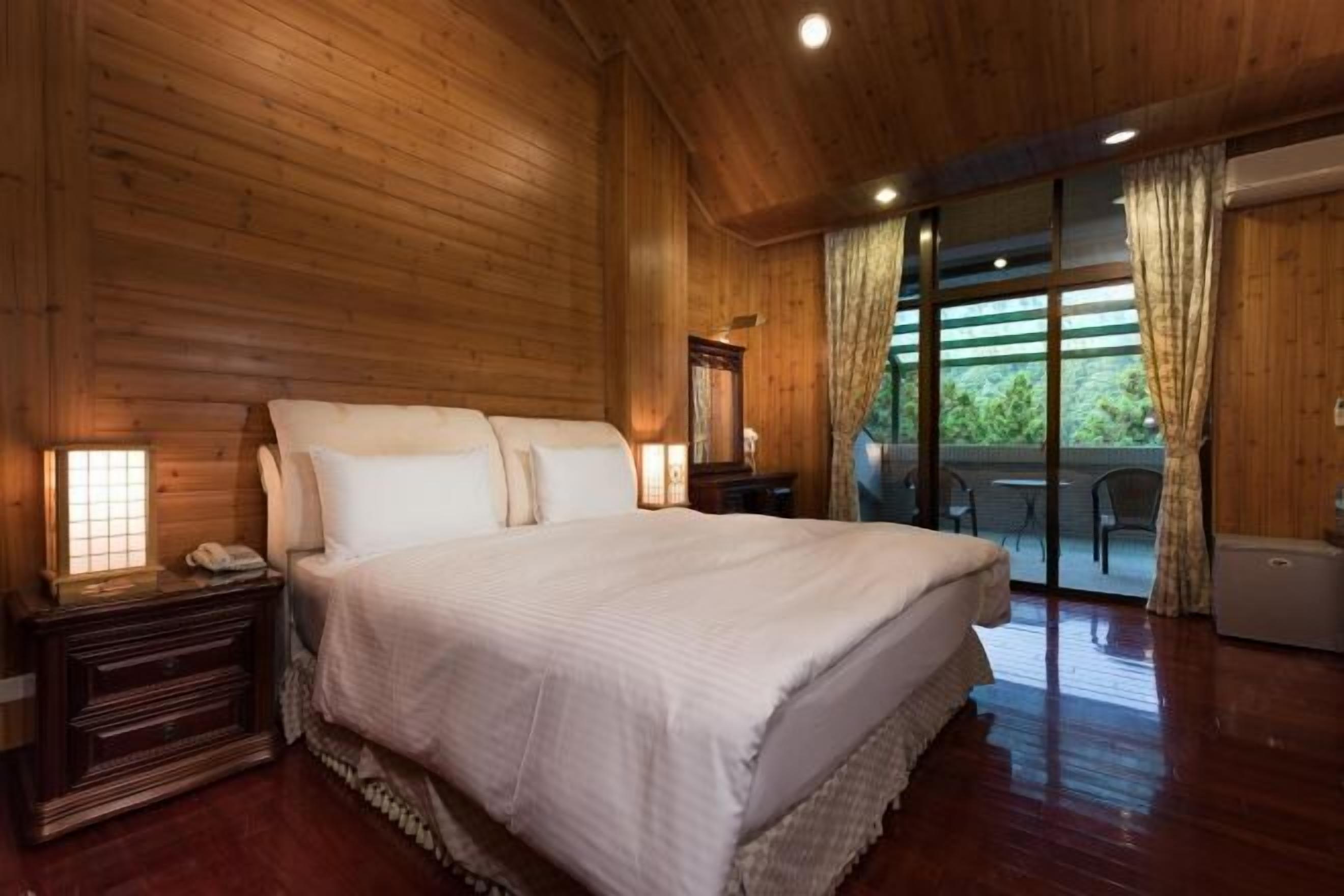 Premium bedding, in-room safe, blackout curtains, bed sheets