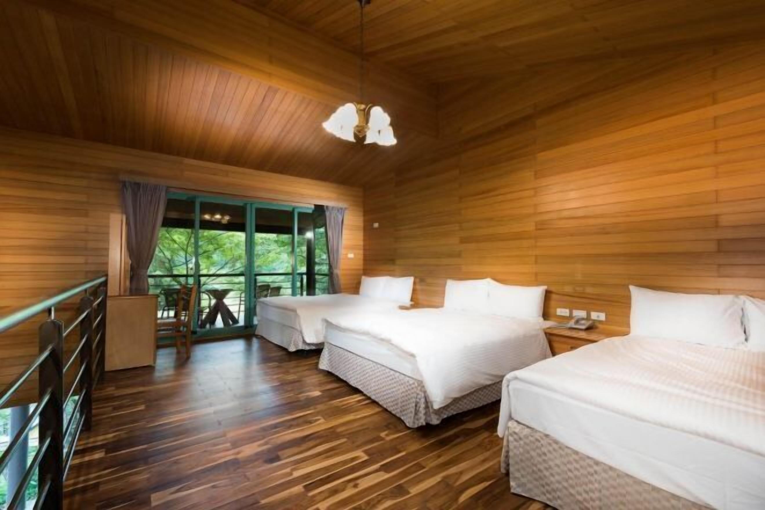 Premium bedding, in-room safe, blackout curtains, bed sheets