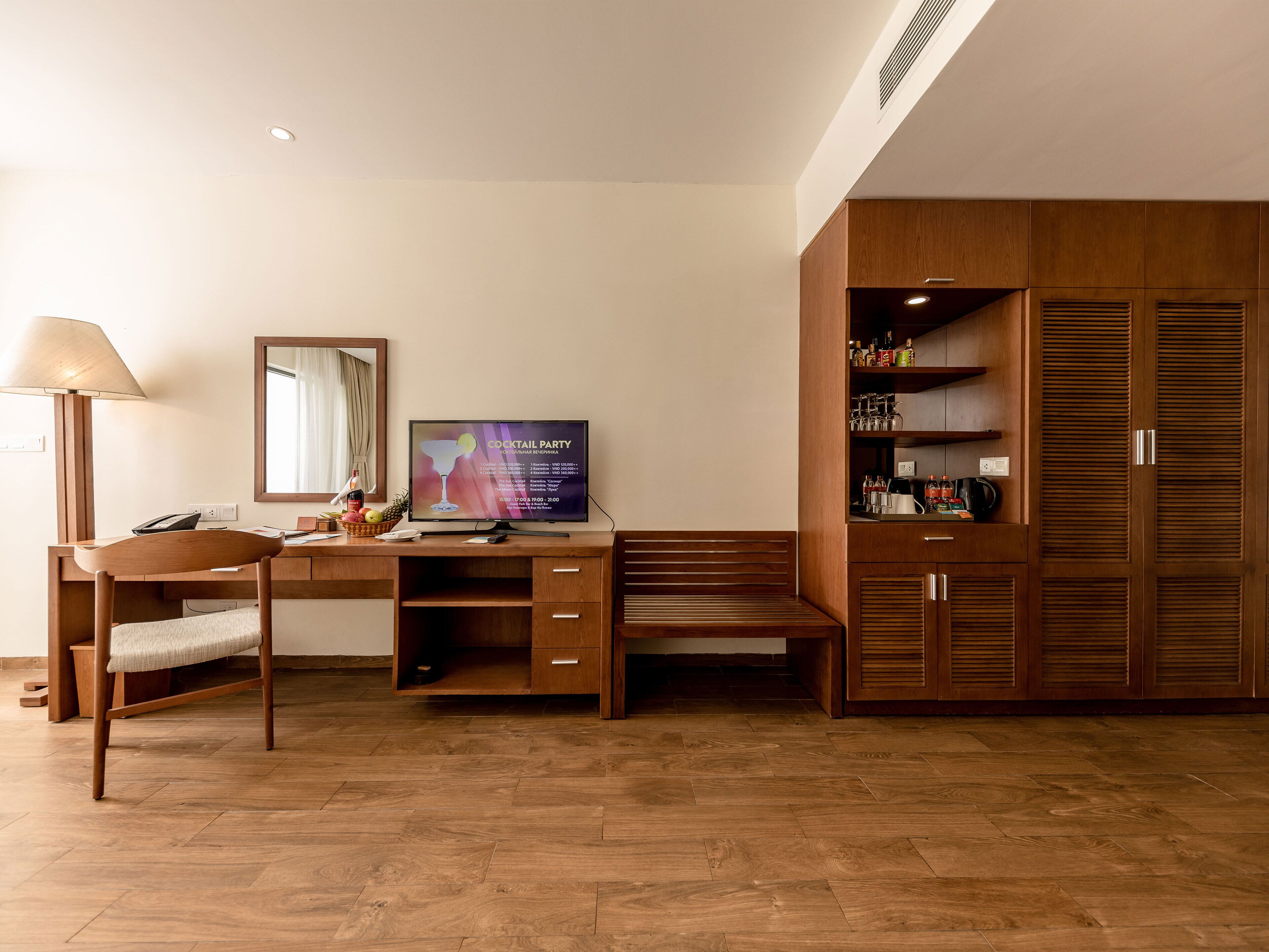 senior triple room | 1 bedroom, minibar, in-room safe, desk