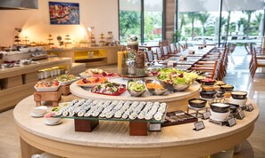 Petit déjeuner buffet servi tous les jours en supplément