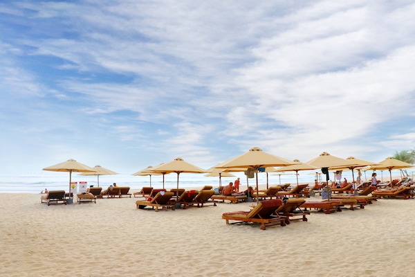 Private beach nearby, white sand