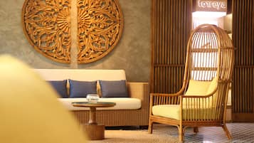 Trị liệu toàn thân, phòng trị liệu/massage, chăm sóc móng tay/chân