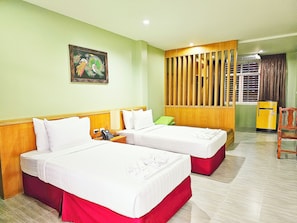 1 ห้องนอน, ตู้นิรภัยในห้องพัก, โต๊ะทำงาน, ผ้าม่านกันแสง