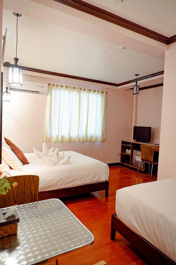 Deluxe Triple Room, Multiple Beds, Non Smoking, Refrigerator | 1 bedroom, premium bedding, down comforters, pillowtop beds