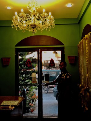 บริเวณประตูทางเข้า