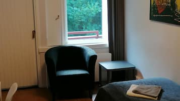 Free cribs/infant beds, free rollaway beds, free WiFi, bed sheets
