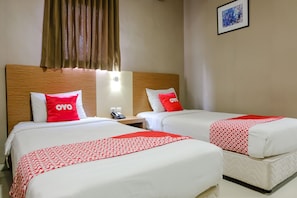 Minibar, in-room safe, desk, rollaway beds - Cempaka Hill Hotel Jember, Managed by Dafam Hotels (Patrang)