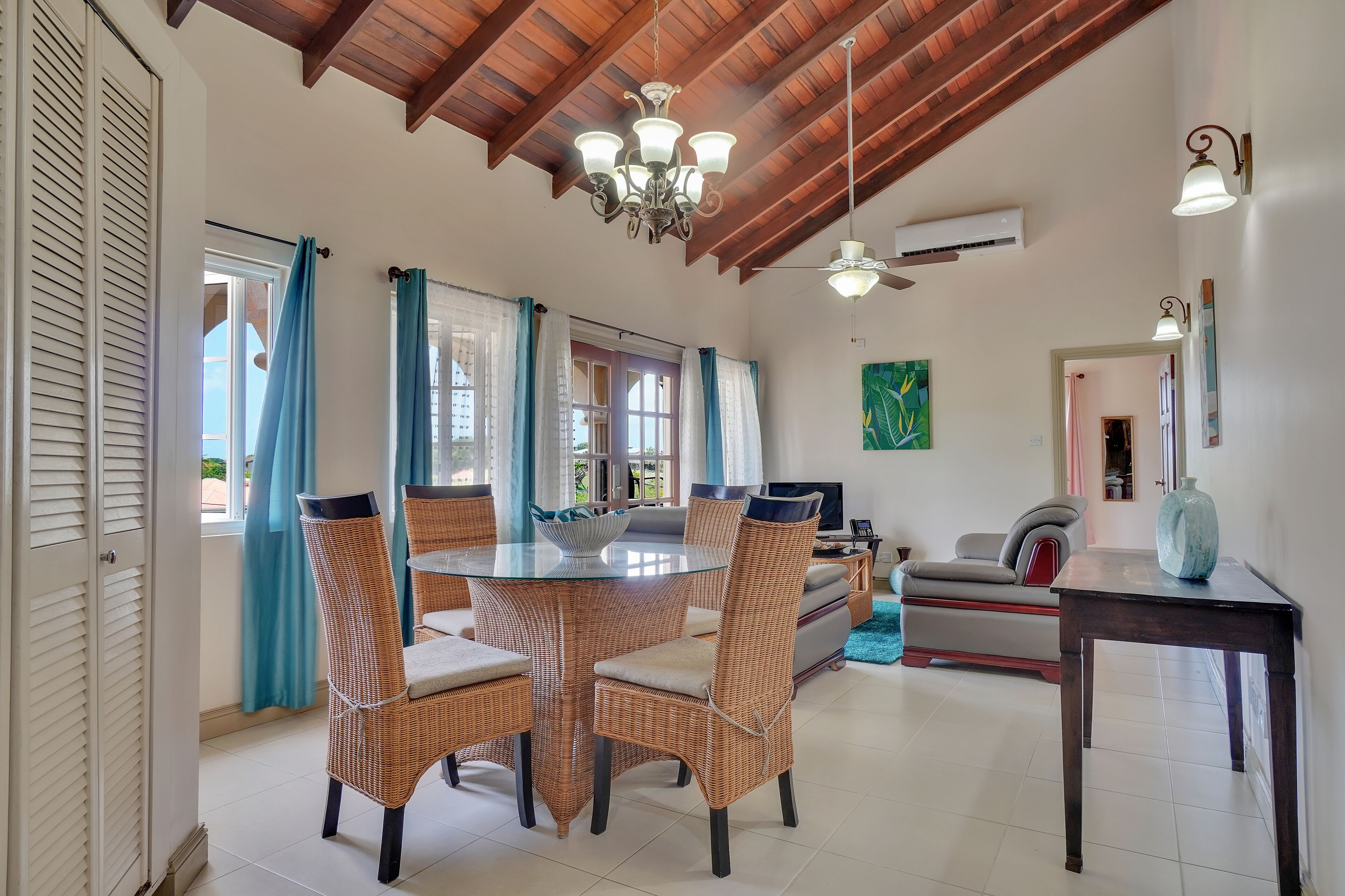 Diamond Delite-3004 | In-room dining