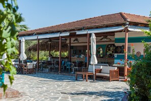Property grounds - Zante Nest Studios & Apartments (Zakynthos)