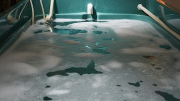 Sauna, kropsbehandlinger, hydroterapi, aromaterapi, hot stone-massage