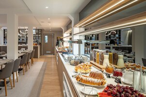 包含每日自助早餐