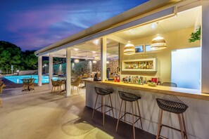 Bar (en la propiedad)