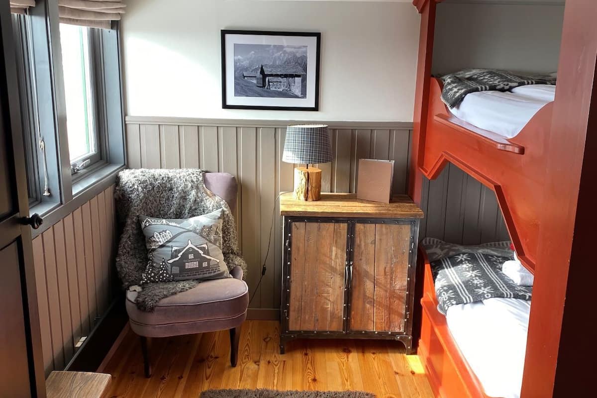 twin room, shared bathroom | cots/infant beds, free wifi, bed sheets