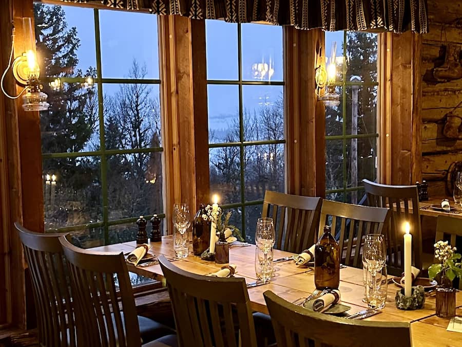 Frühstück, Mittagessen, Abendessen, lokale Küche