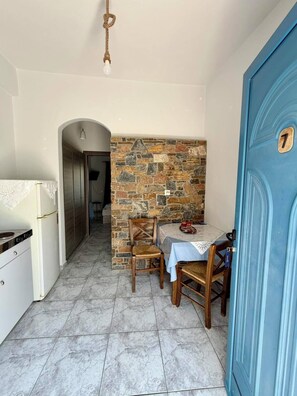 Private kitchen - Foinikas Studios (Kithnos)