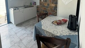 Full-size fridge, stovetop, cookware/dishes/utensils - Foinikas Studios (Kithnos)