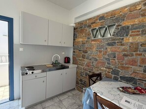 Full-sized fridge, stovetop, cookware/dishes/utensils - Foinikas Studios (Kithnos)