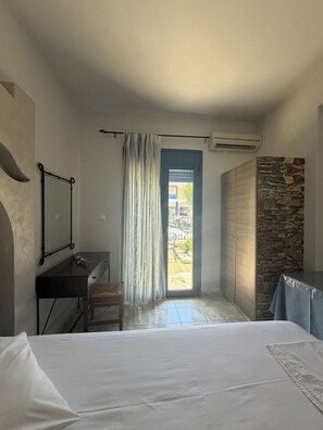 Triple Room | WiFi (free) - Foinikas Studios (Kithnos)