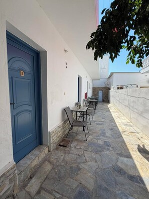 Exterior - Foinikas Studios (Kithnos)