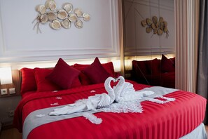 Minibar, in-room safe, desk, rollaway beds - Maestro Hotel (Pontianak)