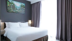 Minibar, in-room safe, desk, rollaway beds - Maestro Hotel (Pontianak)