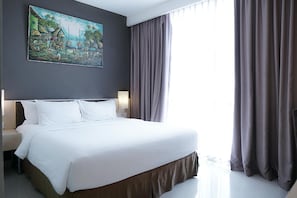 Minibar, in-room safe, desk, rollaway beds - Maestro Hotel (Pontianak)
