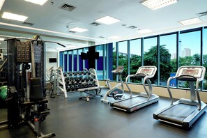 A gym with treadmills, weight machines, and dumbbells. - Holiday Inn Express Jakarta International Expo by IHG (Jakarta)