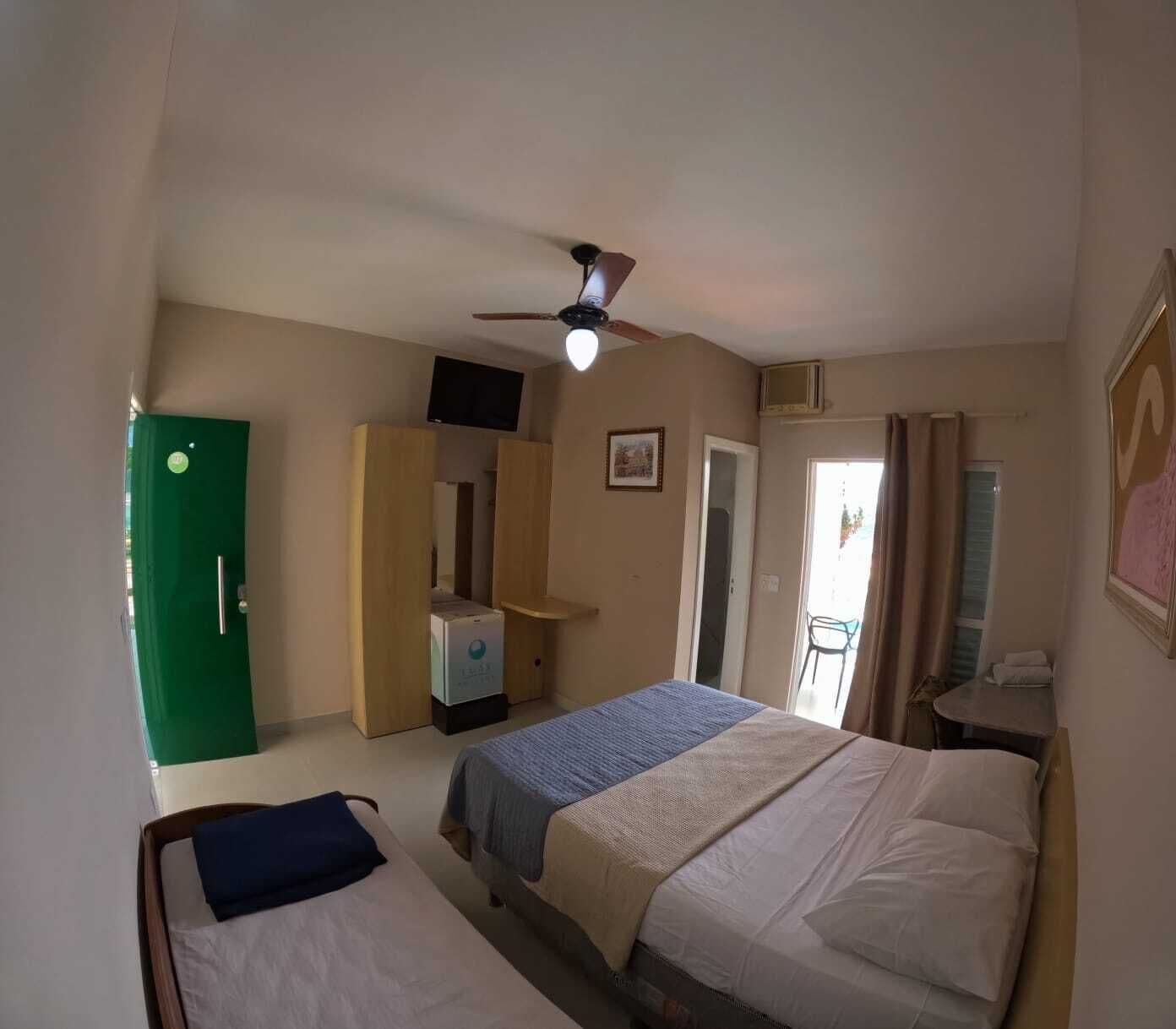 Minibar, free WiFi, bed sheets