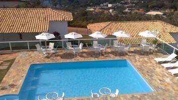 Outdoor pool, pool umbrellas, sun loungers