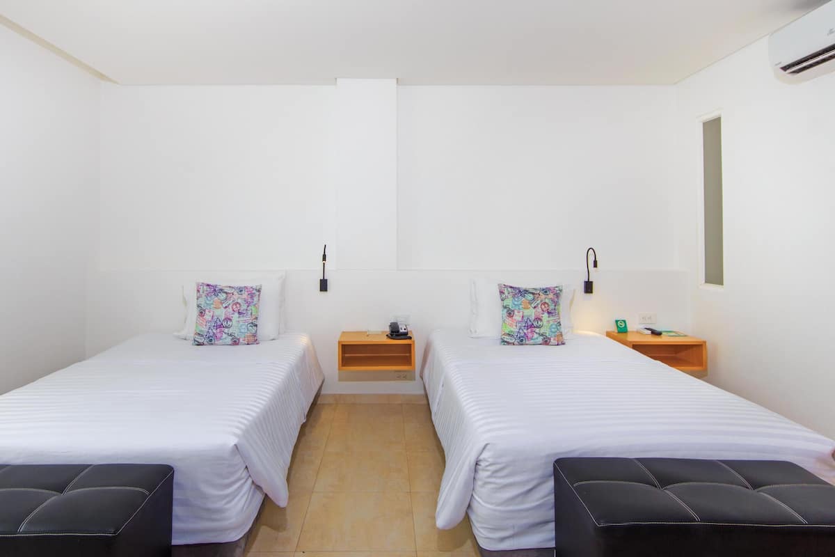 Ropa de cama de alta calidad y escritorio 