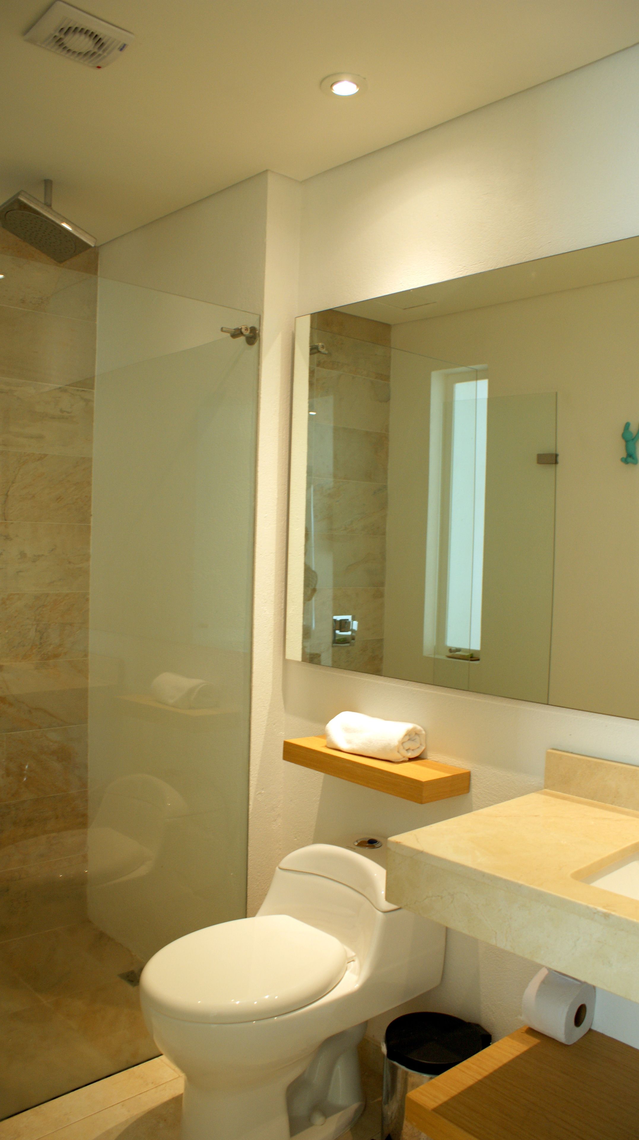 standard twin room | bathroom | shower, free toiletries, hair dryer, towels