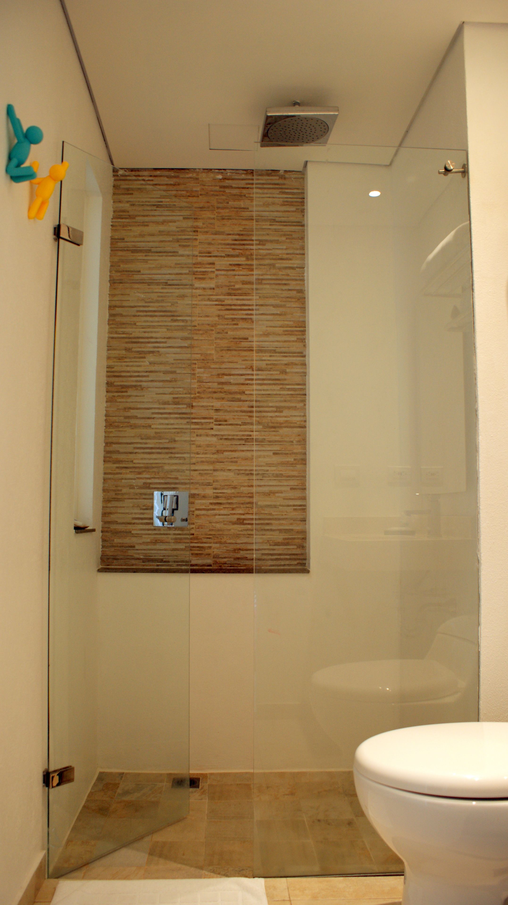 standard twin room | bathroom | shower, free toiletries, hair dryer, towels