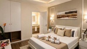 A hotel room with a large bed, a nightstand, a bedside table, a wall-mounted artwork, and a ceiling light. - Casual Eden Bayahibe by Casual Hoteles (Dominicus)