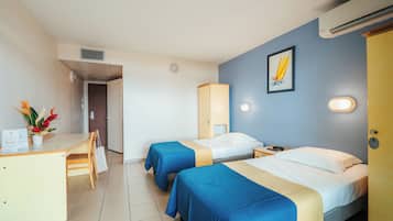 Standardværelse - 2 enkeltsenge | Skrivebord, mørklægningsgardiner, strygejern/strygebræt, gratis Wi-Fi