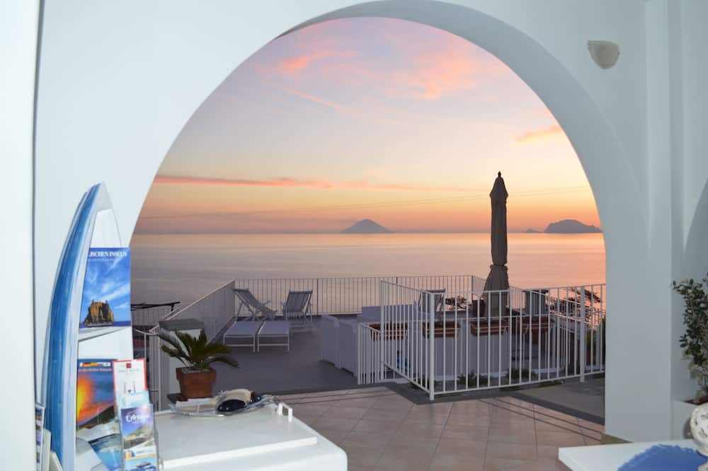 A Alera Room and Breakfast