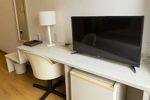 Quarto Superior Casal | Minibar, escritorio y espacio para trabajar con laptop