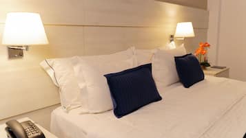 Suite Luxo sem Varanda | Minibar, meja kerja, ruang kerja ramah laptop, dan tirai kedap cahaya