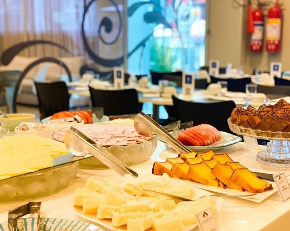 Café da manhã, almoço e jantar