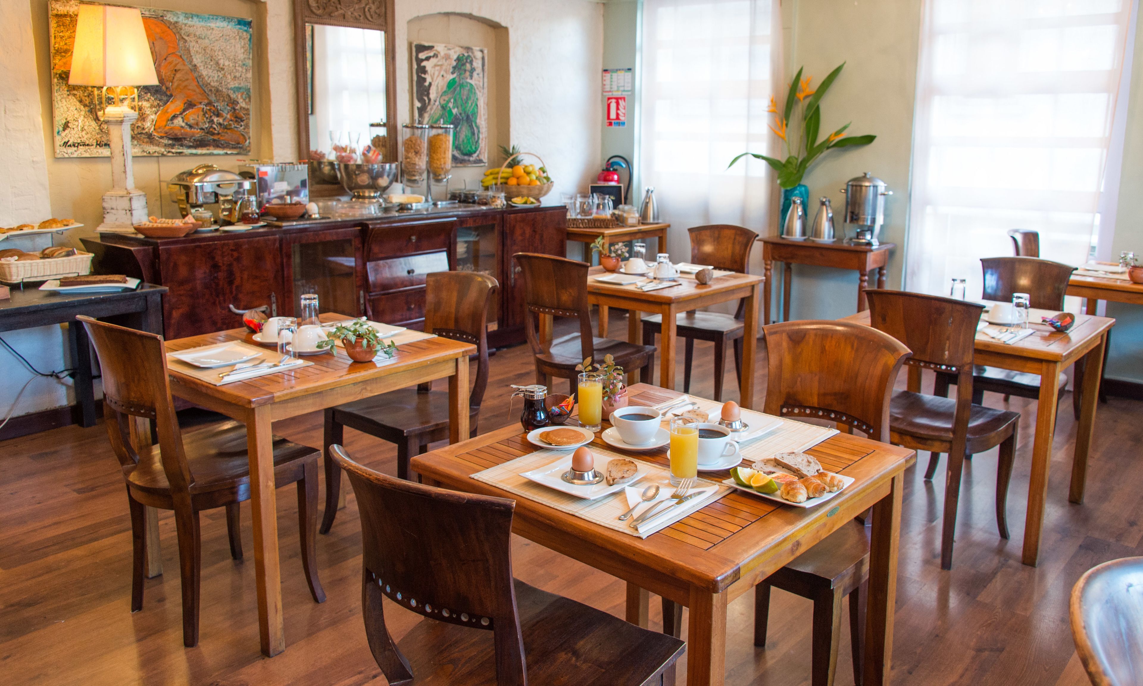 Café da manhã com buffet todos os dias mediante uma taxa