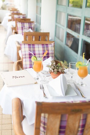 Σερβίρεται μεσημεριανό και βραδινό, με τοπική κουζίνα