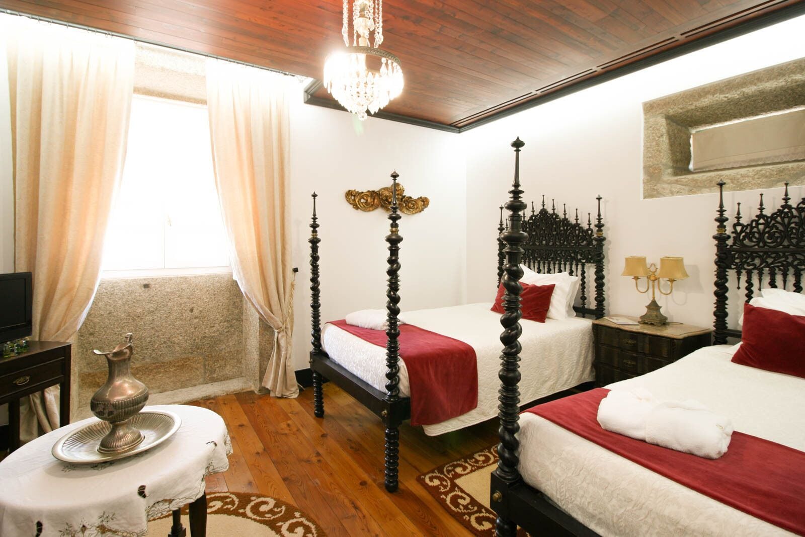 Roba de llit hipoal·lergògena, minibar i decoració individual 