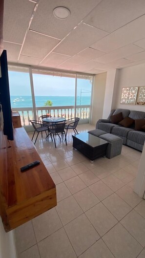 Standard Suite, Ocean View | Free WiFi - Chescos Hostel & Hotel (Salinas)