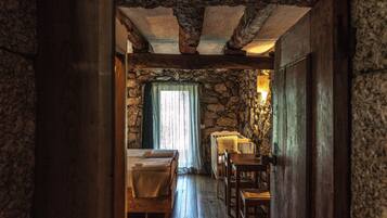 วิลล่าสำหรับครอบครัว, 3 ห้องนอน, ระเบียง, วิวภูเขา | ผ้าปูที่นอน Frette จากอิตาลี, เครื่องนอนระดับพรีเมียม, โต๊ะทำงาน